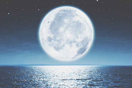 満月が人を狂わすのはプラスイオンのせい？新月の夜はマイナスイオンが多い？